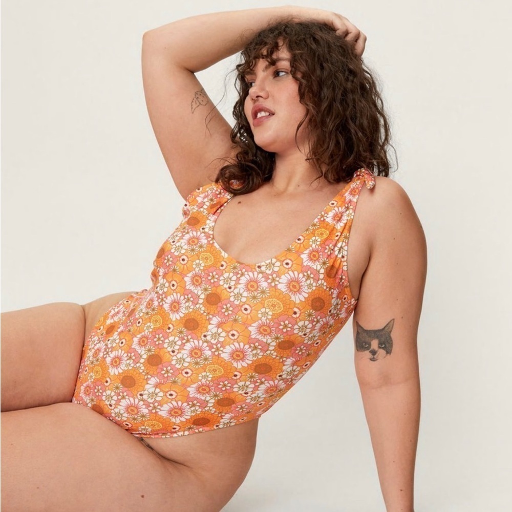 NWT Nasty Gal Floral One Piece Swimsuit 24 Orange Floral Daisy High Cut Plus Sz